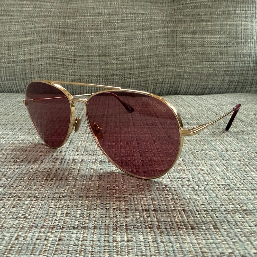 Tom Ford Aviator Sunglasses with Gold Frame and Tinted Lenses